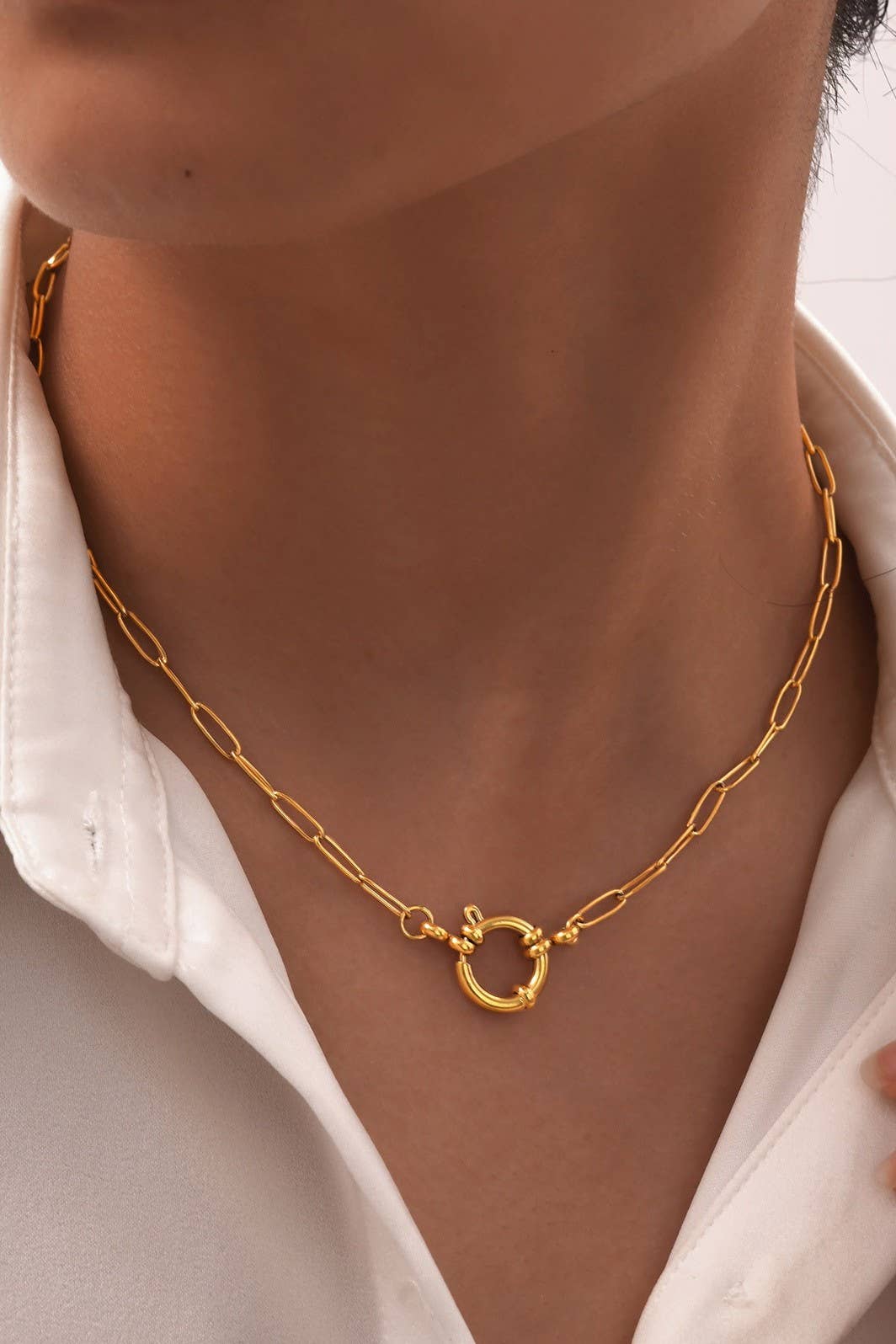 18K  CIRCLE NECKLACE