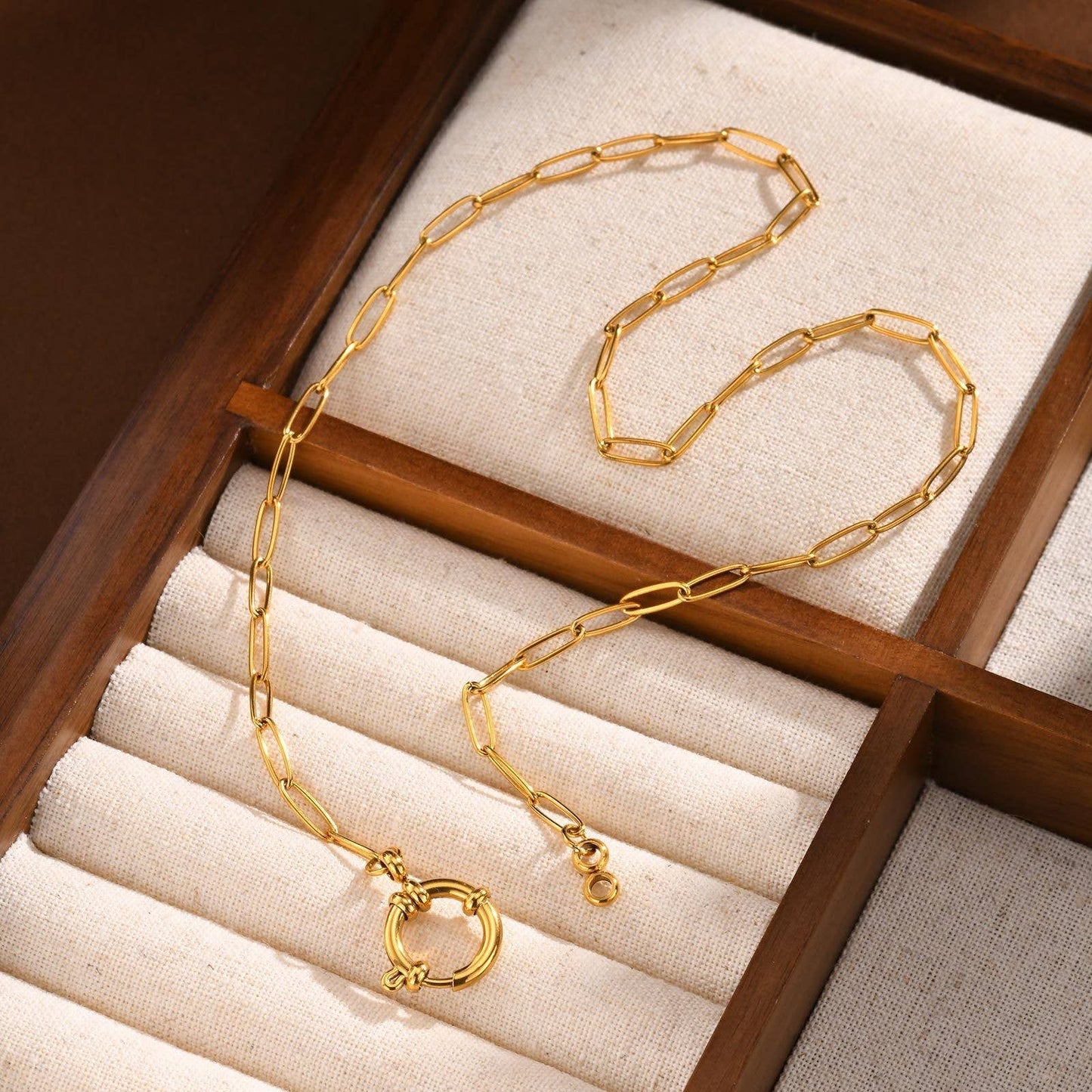 18K  CIRCLE NECKLACE