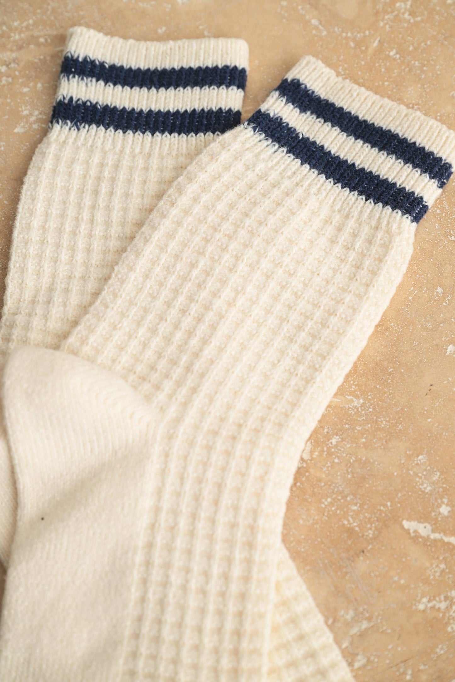 WAFFLE PATTERN STRIPED SOCKS