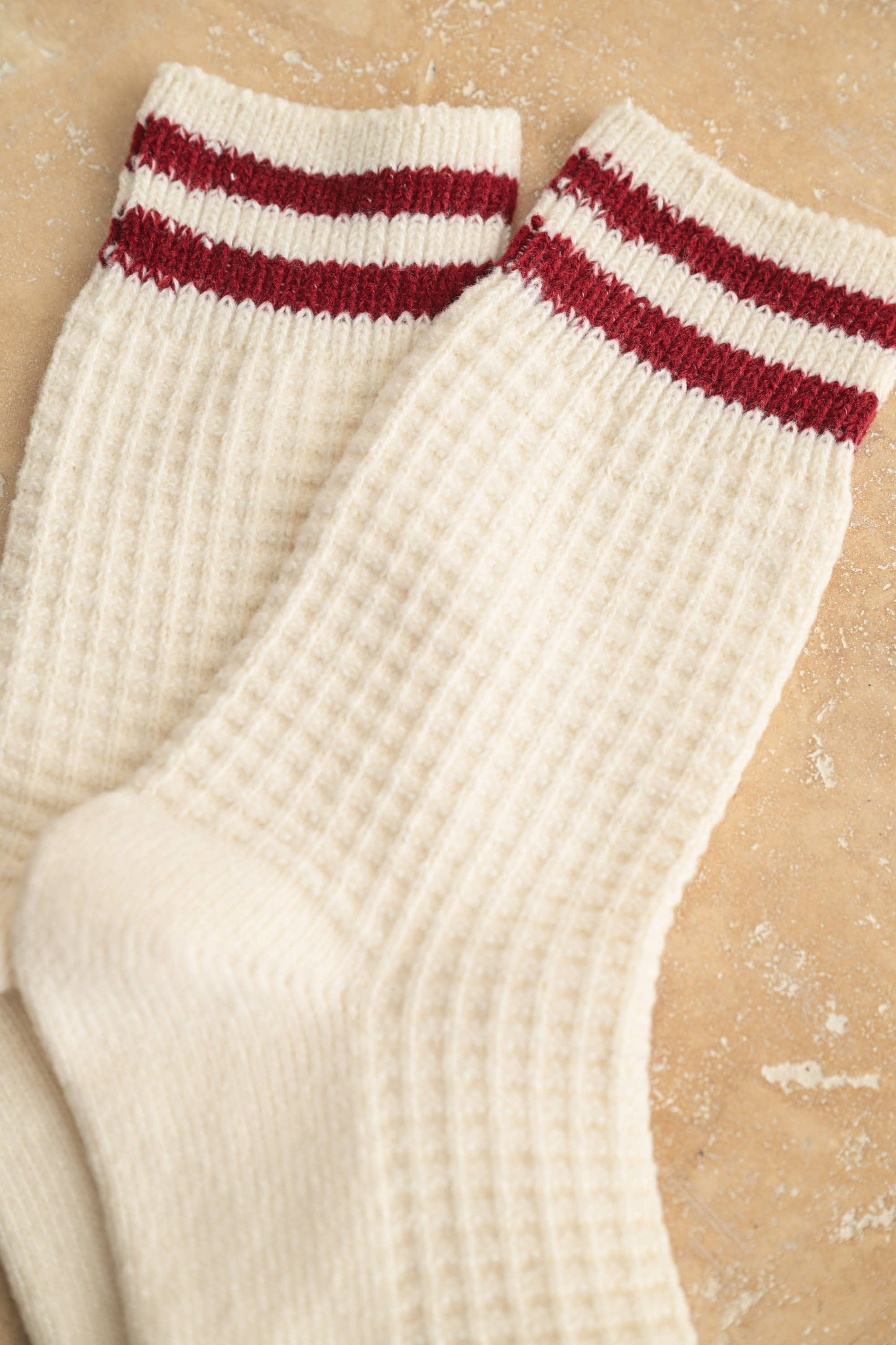 WAFFLE PATTERN STRIPED SOCKS